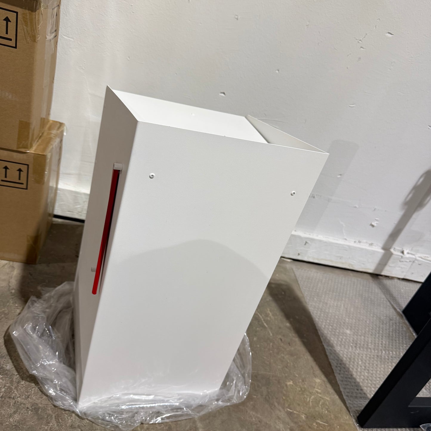 Clearance #3 | White Large Size Post-Mounted Mailbox, #HC111