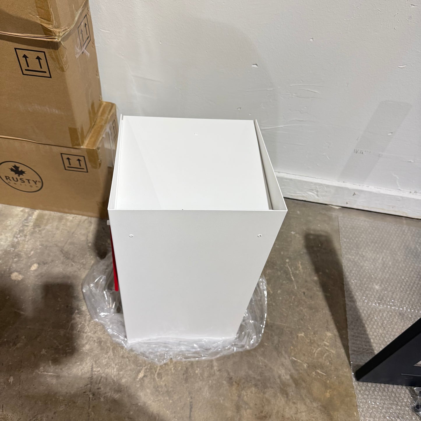 Clearance #3 | White Large Size Post-Mounted Mailbox, #HC111