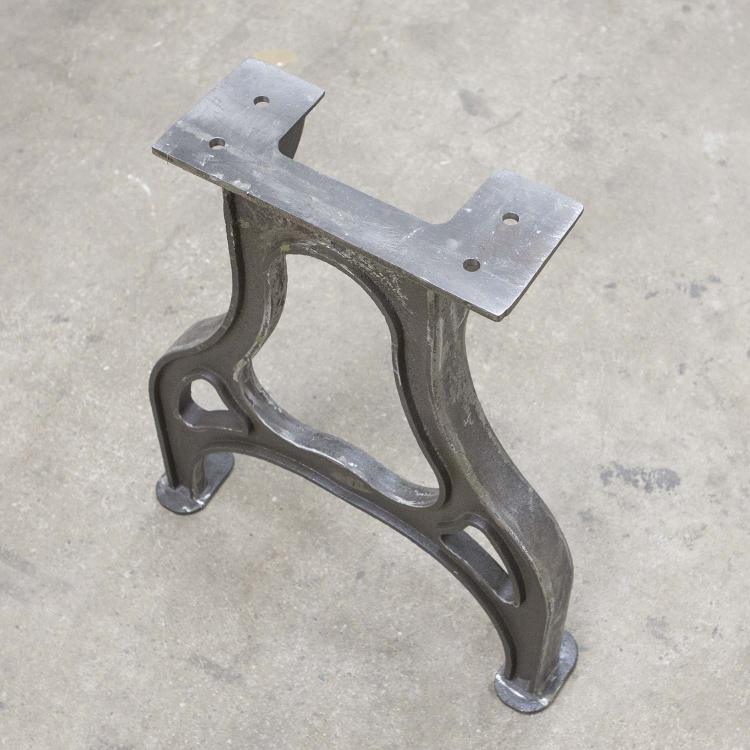 Top mounting plate of CAST11 cast iron table leg with pre-drilled holes for wood tabletop attachment